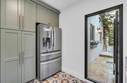 Indian Beach Sapphire Shores House | Fruit and Botanical Garden Estate 2 miles to downtown EV