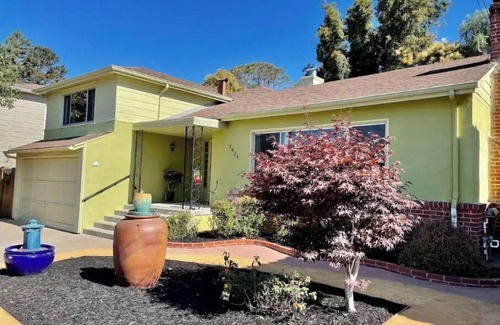 Oakland House | Fruitvale luxury home.Private yard.Fireplace.