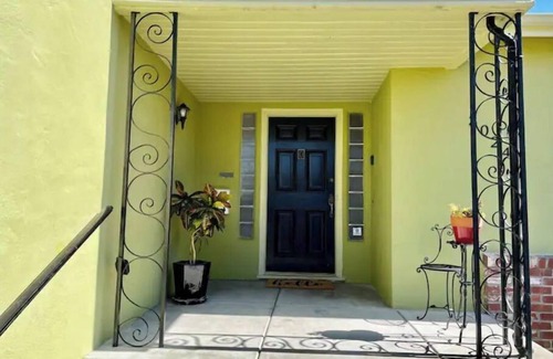 Oakland House | Fruitvale luxury home.Private yard.Fireplace.