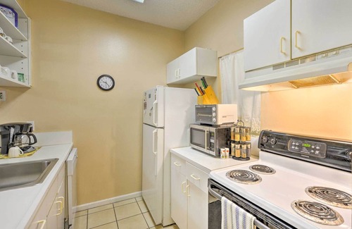Lauderdale-by-the-Sea Condo | Ft Lauderdale Area Condo - Walk to Beach & Shops!