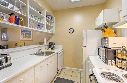 Lauderdale-by-the-Sea Condo | Ft Lauderdale Area Condo - Walk to Beach & Shops!