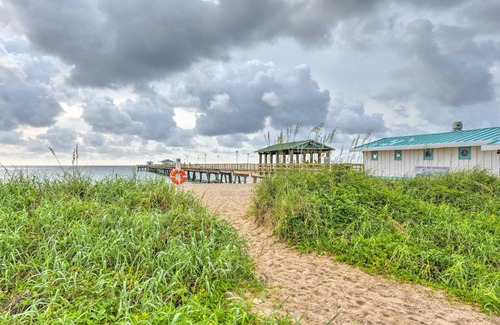 Lauderdale-by-the-Sea Apartment | Ft Lauderdale Area Condo - Walk to Beach and Shops!