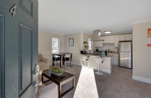 Durham Apartment | Fuchsia 2BR Suite @ Hillside Park