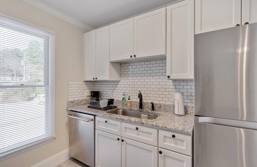 Durham Apartment | Fuchsia 2BR Suite @ Hillside Park