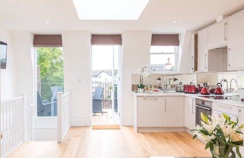 Parsons Green and Walham Apartment | Fulham Broadway 1 Bed - Sw Balcony - Pet Friendly