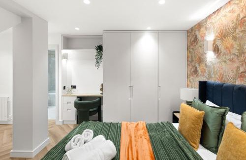 Parsons Green and Walham Apartment | Fulham Luxurious Duplex Heaven Gateway With Patio