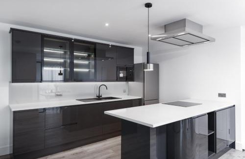 Fulham Broadway Apartment | Fulham Luxury high-spec Apartment with large balcony, Central London Location, Near Fulham and Chelsea Stadiums