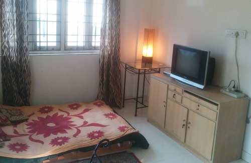 Kolkata Apartment | Full 1 BHK apartment near Deshapriya Park - Free Wifi