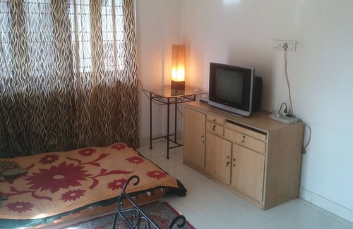 Kolkata Apartment | Full 1 BHK apartment near Deshapriya Park - Free Wifi