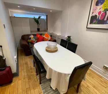 Canning Town Apartment | Full 3 bedroom house 3 floors