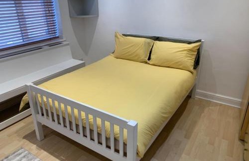 Canning Town Apartment | Full 3 bedroom house 3 floors