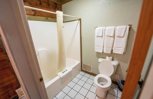 Buchanan House | Full and 2 Twin Beds Room