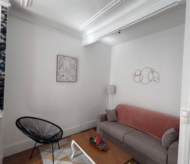 Porte-Saint-Martin House | Full apartment for 4 peoples - city center Porte Saint Martin