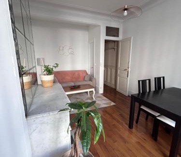 Porte-Saint-Martin House | Full apartment for 4 peoples - city center Porte Saint Martin