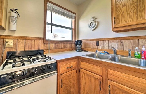 Houghton Lake Cabin | Full Cabin: Steps to the Lake! PET FRIENDLY!