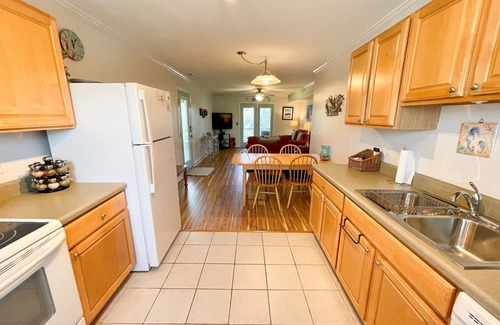 Ocracoke Condo | Full Circle: Condo with pool access. Centrally located
