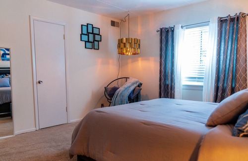 Landmark Condo | Full Condo Free Parking + Self Check-In