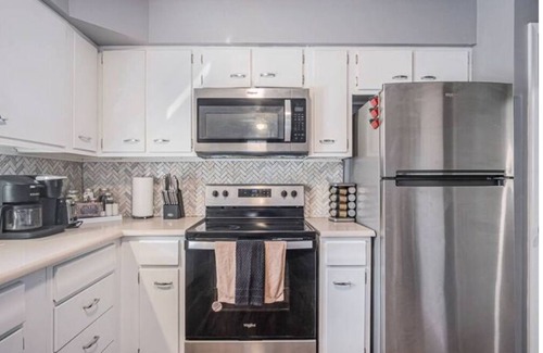 North Central Omaha House | Full Duplex, 8 Bedrooms, 4 Baths, 2 Kitchens