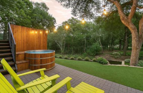South Lamar Apartment | Full Duplex ATX Modern Creekside Retreat 2 Pools