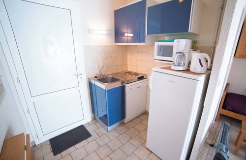 Mimizan-Plage Apartment | Full equiped studio 4 people, walking distance of beach and shops ,swimming pool