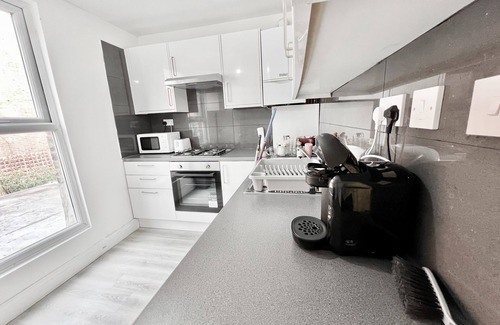 Shepherd's Bush House | Full House 5 Rooms 3 Bath London