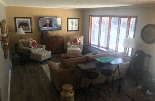 White Pine House | Full House on secluded road, 4 bed 2 bath, fully furnished basement w/bar + beds