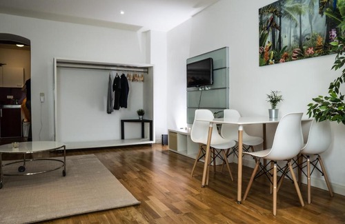 Zentrum-Nord Apartment | FULL HOUSE Studios - The Jungle Apartment - NETFLIX, WiFi inkl
