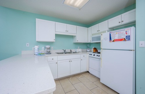 Gulf Shores Condo | Full Kitchen - Bunks - FREE Wifi - Phoenix Hotels…just like a Condo!