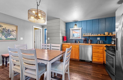 Southwest Bend House | Full kitchen, Private Deck, Fire pit, off street parking, Quiet neighborhood, AC