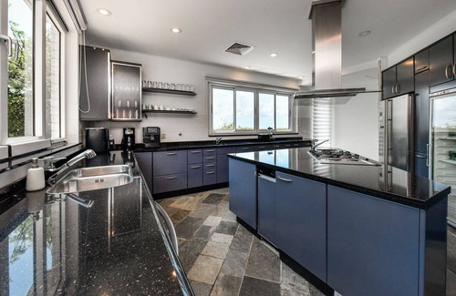Malmok Villa | Full outdoor kitchen experience with breathtaking ocean view