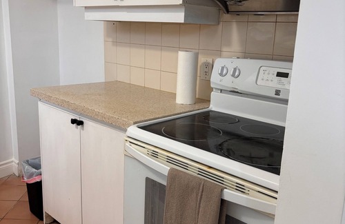 West Hill House | Full Privacy, 4BR Bungalow Near Lake, HWY 401, and Toronto Pearson Airport