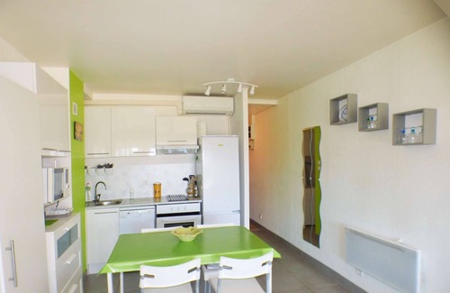 Les Sablettes Apartment | Full sea view, air conditioning, beach a stone's throw away, everything on foot