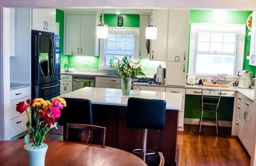 South Kansas City House | Full size home quiet neighborhood 5min to Plaza