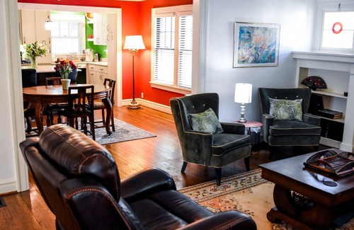 South Kansas City House | Full size home quiet neighborhood 5min to Plaza