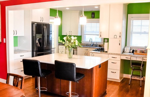 South Kansas City House | Full size home quiet neighborhood 5min to Plaza