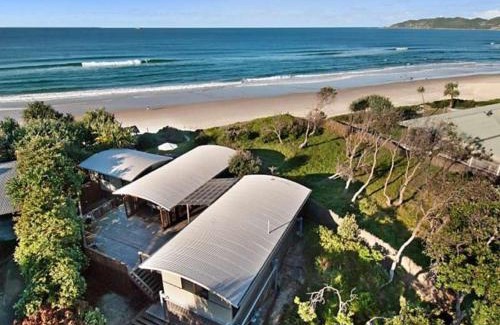 Byron Bay House | Fuller Holidays - Belongil Beachfront Pavilion, 18 Childe St