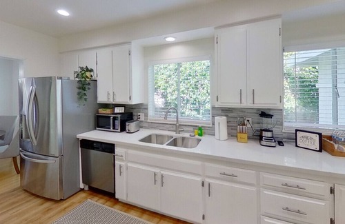 Northwest Anaheim House | FULLERTON GEM: SPACIOUS 3BR HOUSE w/GARAGE & FENCED YARD/PATIO p56
