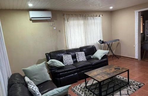 Freetown House | Fully Aircondition 3Bed Villa- A c- WiFi- Hotwater