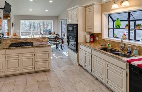 Hot Springs Village House | Fully equipped for fun on Lake Coronado