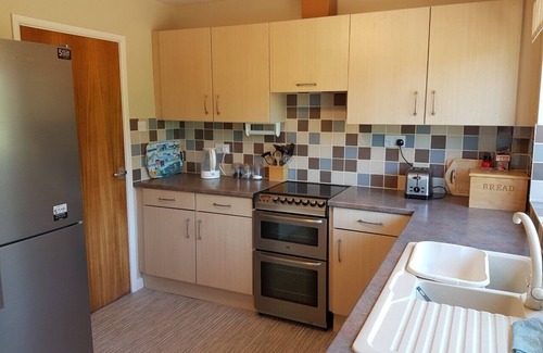Holme House | Fully equipped, cosy modern secluded bungalow close to the Beach