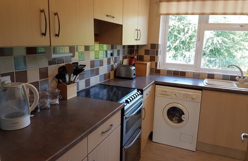 Holme House | Fully equipped, cosy modern secluded bungalow close to the Beach