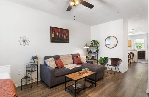 Gainesville Condo | Fully-Equipped 2BD Condo - Convenient & Inviting🌟