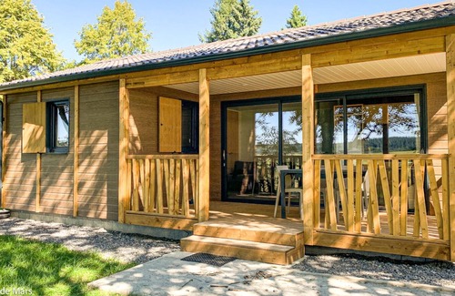 Les Martys Ski Chalet | Fully-equipped 3-bedroom "Laprade" chalet near a large lake