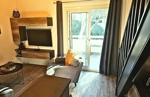 Le Dramont Apartment | Fully equipped apartment for 4 people, cosy, quiet - Sea view