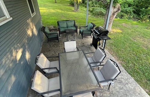 Eminence House | Fully equipped house in the Ozark Scenic Riverways ready for your weekend away!
