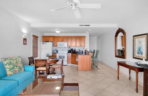 Grace Bay Condo | Fully equipped large Beachfront walk out prime resort unit on Grace Bay Beach