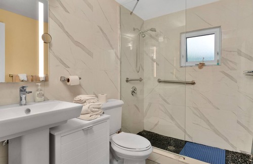Grace Bay Condo | Fully equipped large Beachfront walk out prime resort unit on Grace Bay Beach