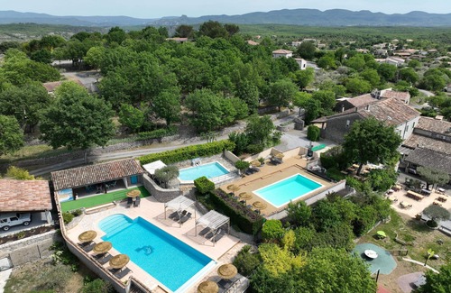 Joyeuse Cottage | Fully equipped modern gîte, swimming pools, tennis court, playground