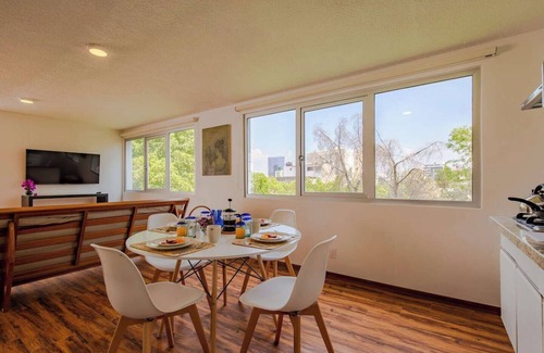 Reforma Apartment | Fully equipped kitchen, high speed internet, comfy king-size bed and a sofa bed