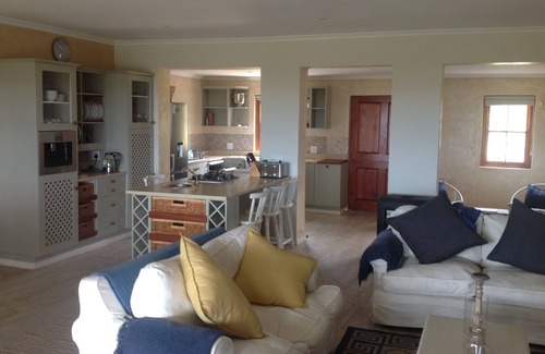 Betty's Bay House | FULLY EQUIPPED SEA FRONT HOLIDAY HOUSE nGround floornFireplace, Braai area